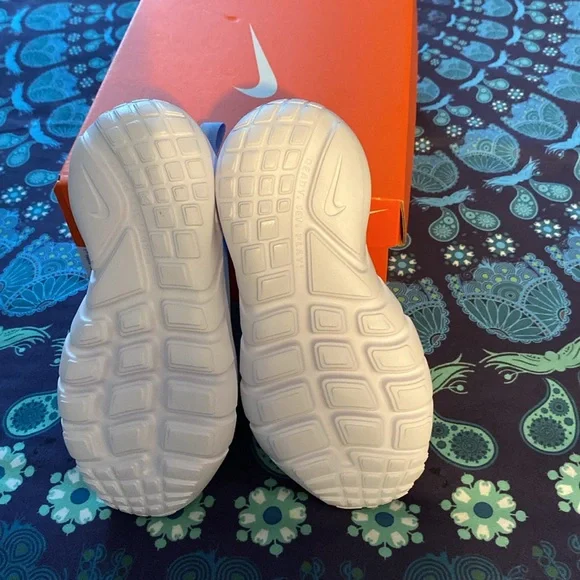 🌻🌻Unisex Nike flex runner brand new size 11 toddler - Picture 3 of 5
